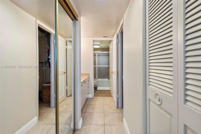 Building Photo - 18061 Biscayne Blvd