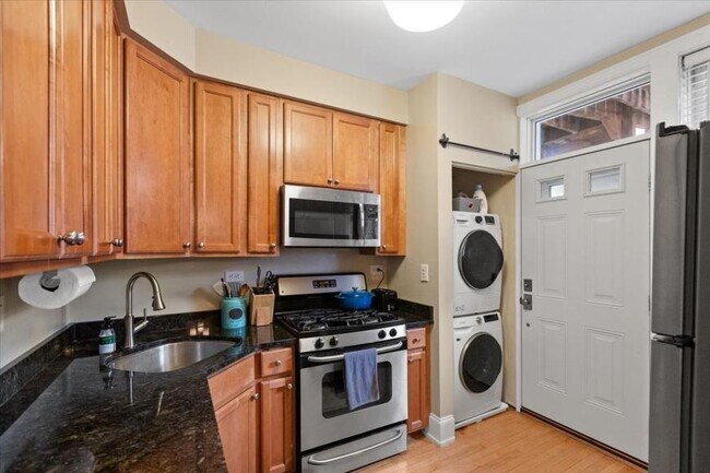Building Photo - 1 bedroom in Chicago IL 60640