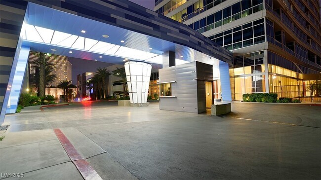 Building Photo - 4565 Dean Martin Dr