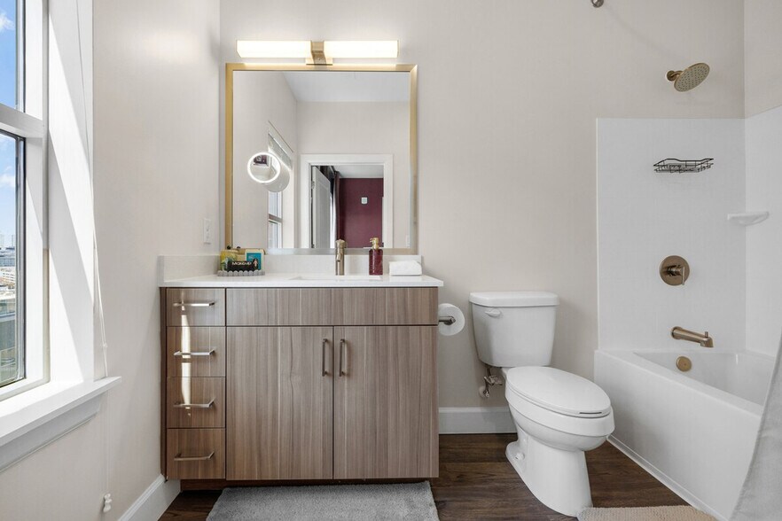 Building Photo - 641 Division St