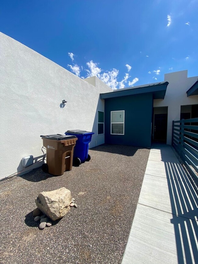 Building Photo - 4022 Ramrod Forge