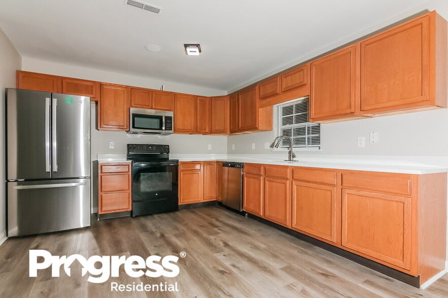 Building Photo - 1848 Ernest Dr