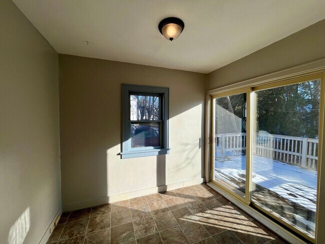 Building Photo - 619 Werle Ave