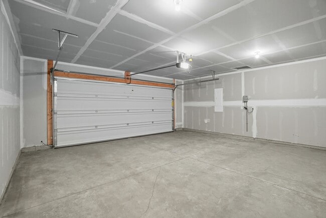 Building Photo - 11557 Railway Ave