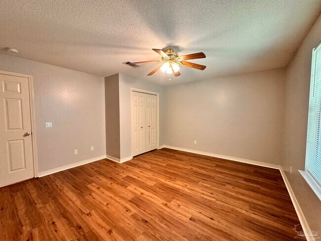 Building Photo - 1432 Roebling Tr