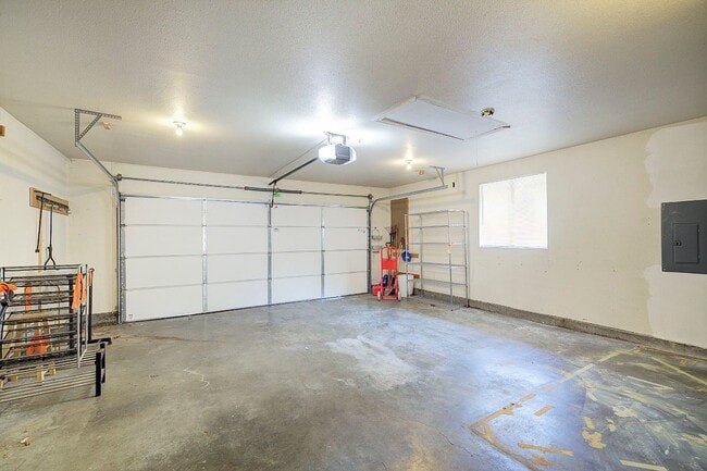 Building Photo - 3bd/1.5ba Bellevue Home