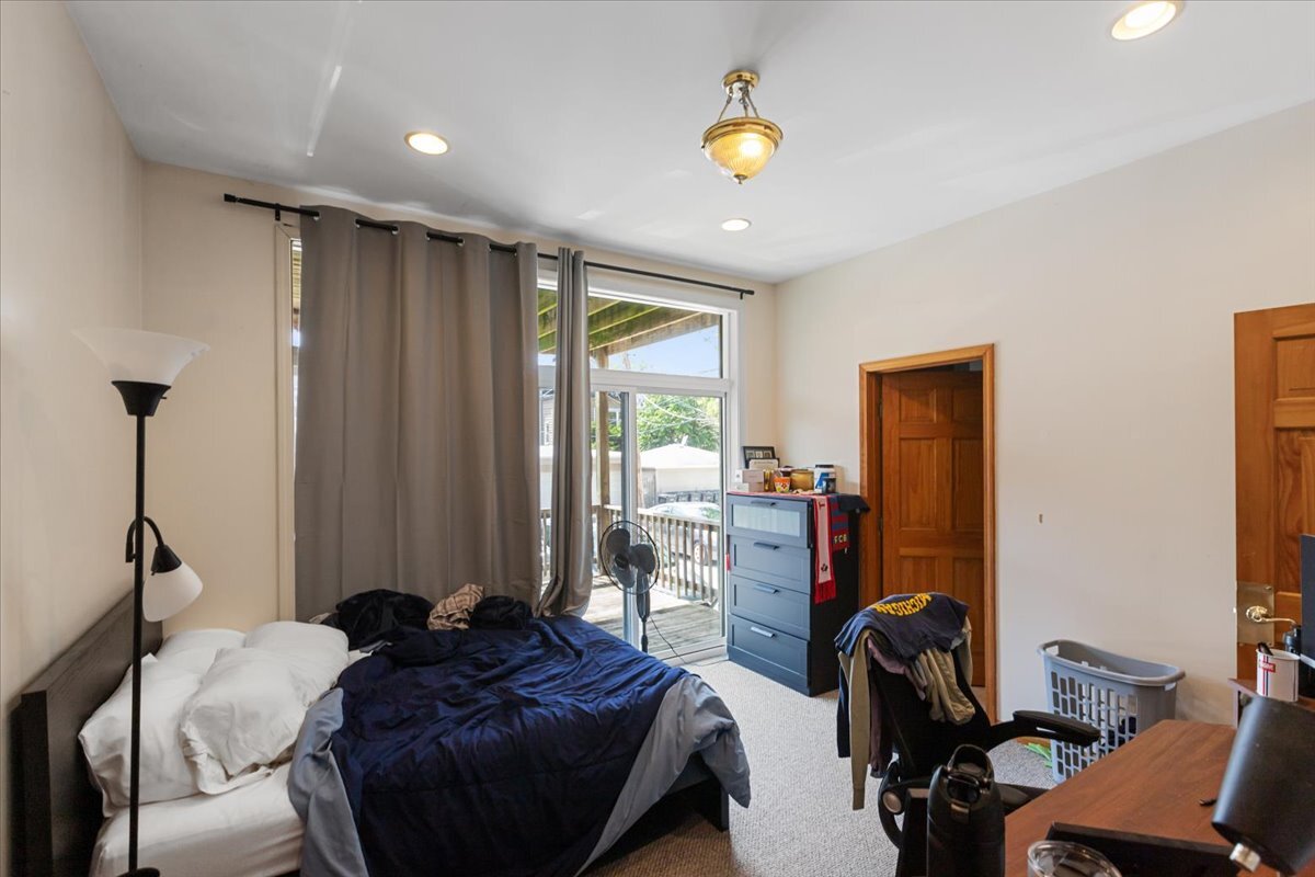 Building Photo - 2338 N Greenview Ave