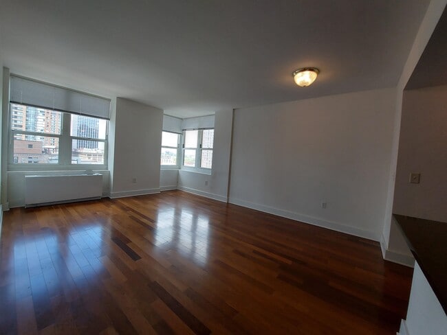 Building Photo - 88 Morgan St