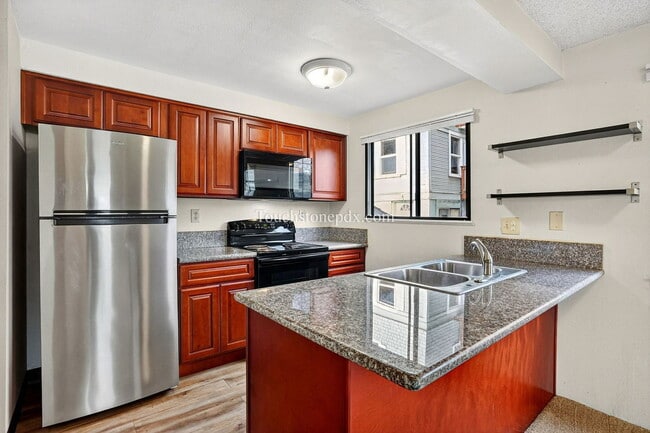 Building Photo - 5118 SW 1st Ave