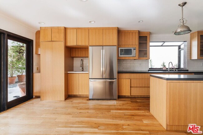 Building Photo - 1355 Bobolink Pl