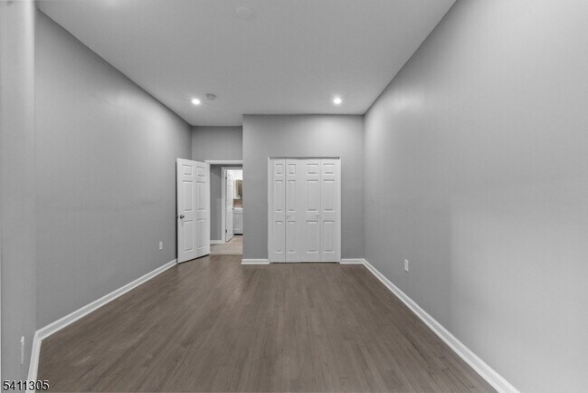 Building Photo - 467 Summer Ave