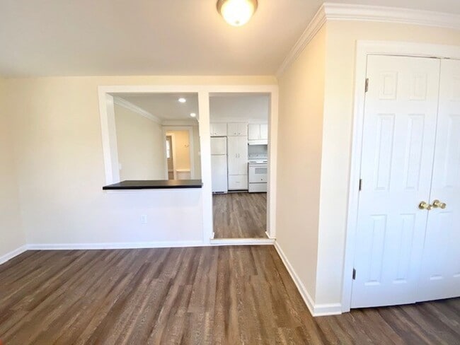 Building Photo - 2 Bedroom Home w/ a huge deck and yard