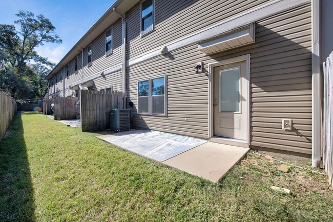 Building Photo - 3514 Mossy Oak Villas Cir