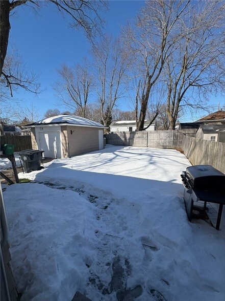 Building Photo - 39 Mawney Ave