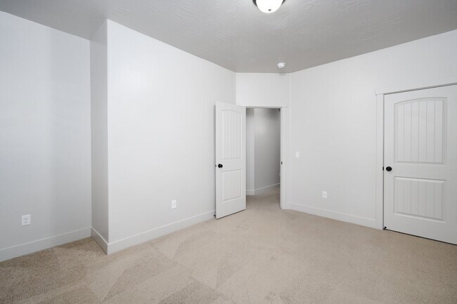 Building Photo - Comfort & Style: Spacious 3-Bed, PLUS LARGE OFFICE, 2-Bath Retreat in DESERT CANYON"