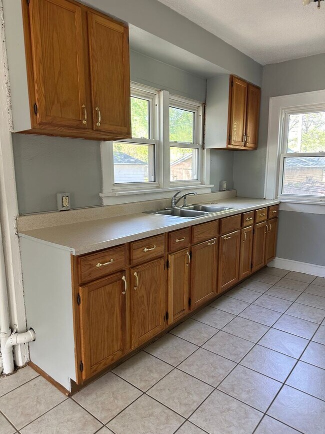 Building Photo - 816 Dawson St