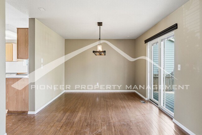 Building Photo - Spacious Home with Central AC and Fenced Yard