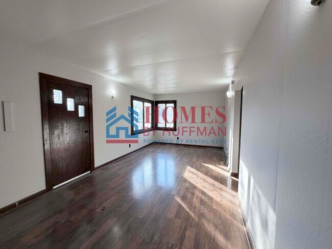 Building Photo - Westside! | Three Bedroom House | Deposit Special