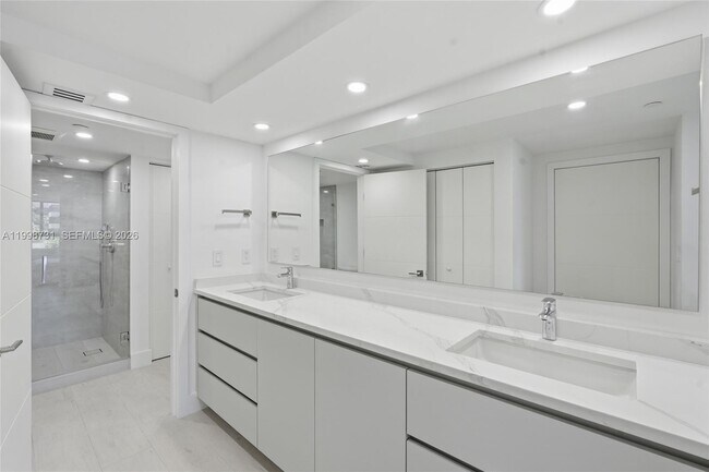 Building Photo - 251 Crandon Blvd