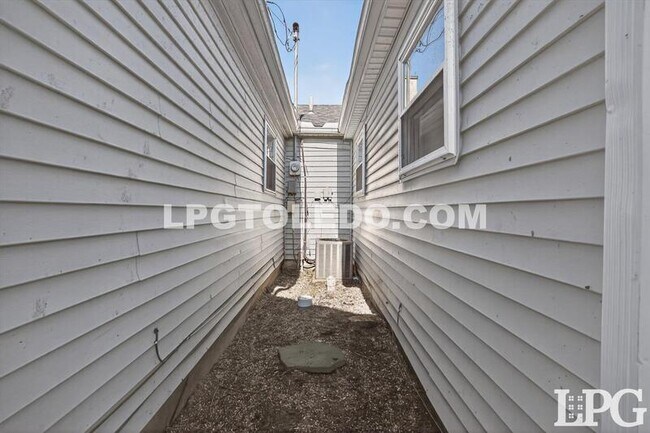 Building Photo - 5207 Bennett Rd