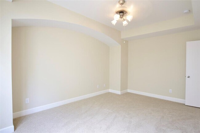 Building Photo - 11605 Main Pine Dr