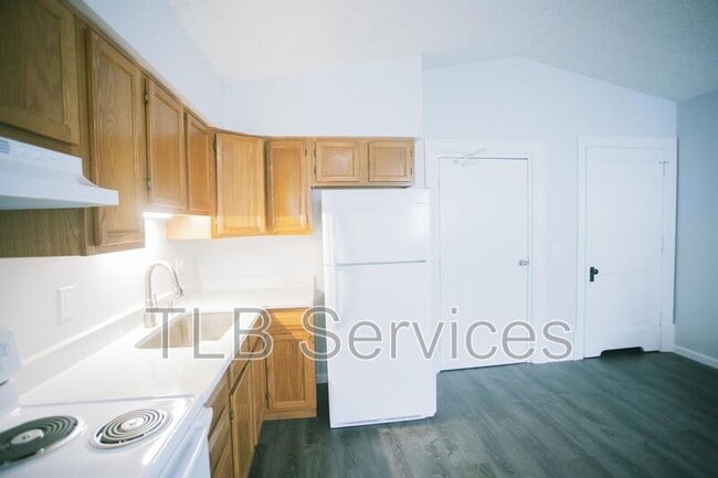 Building Photo - 159 Bellman St