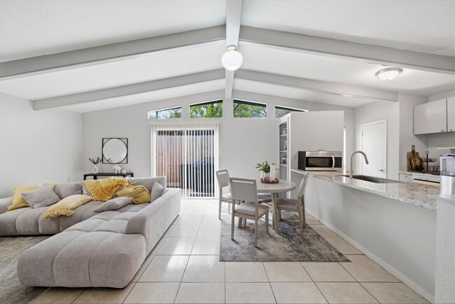 Building Photo - 4102 Sherwood Ln