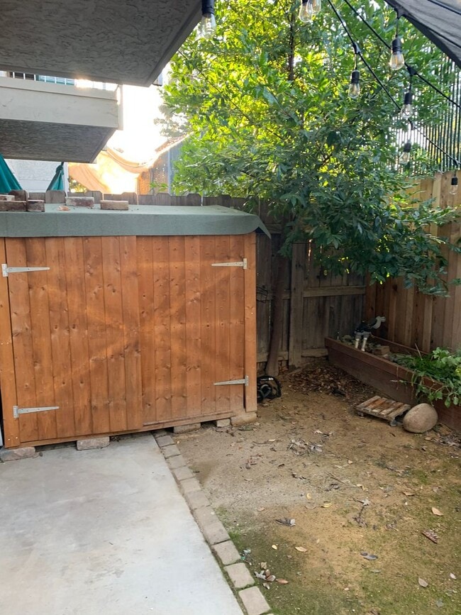 Building Photo - updated condo in central location