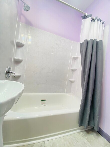 Building Photo - 1337 Madison St