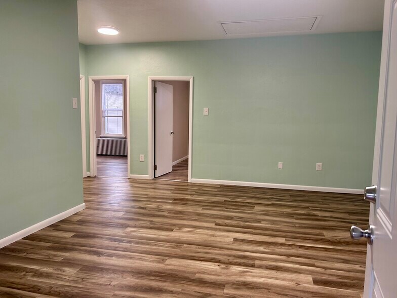 Building Photo - 216 W Vincent St