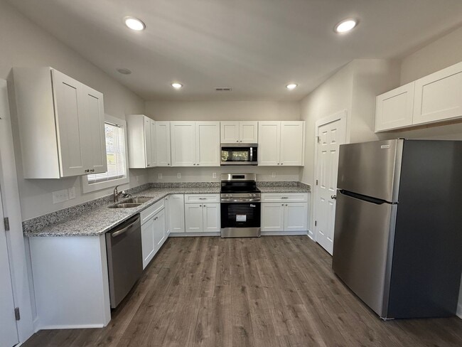Building Photo - Three bedroom, 2 bath house in Graham-newl...