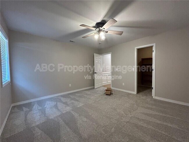 Building Photo - 404 E Andrew Ave