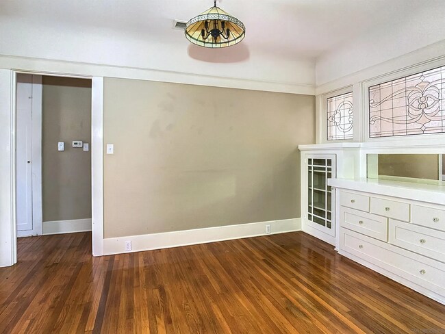 Building Photo - Charming Home with Prime Location & Ample Living Space