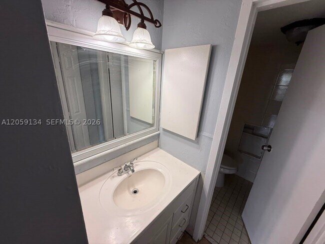 Building Photo - 1325 W 68th St