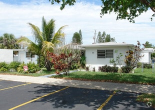 Building Photo - 717 NE 10 ST, APT 3 Hallandale, FL 33009