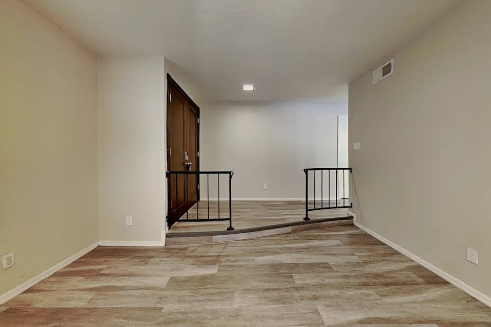 Building Photo - 4841 W Vogel Ave