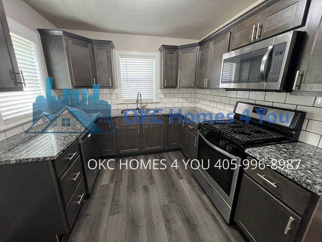 Building Photo - Updated 2 Bed Near I-44!