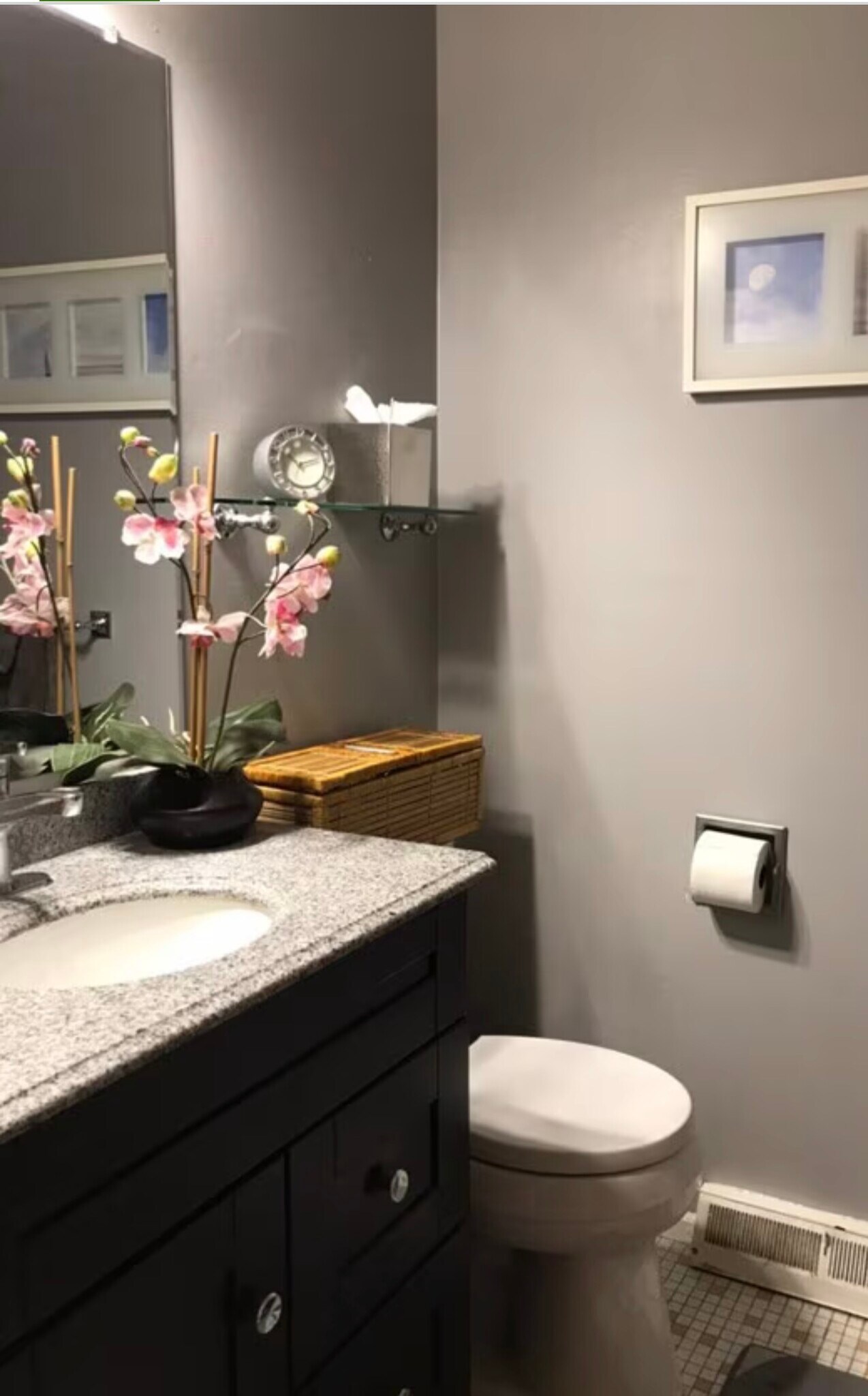 Bathroom - 553 W Park Ave