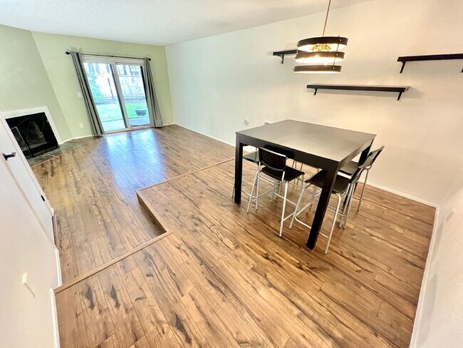 Building Photo - Beautiful Townhome For Rent in the Tranquil Chambers Bay