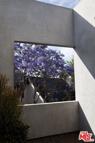 Building Photo - 1849 Fox Hills Dr