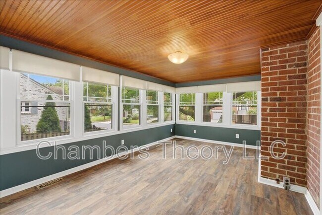 Building Photo - 3635 Vacation Ln