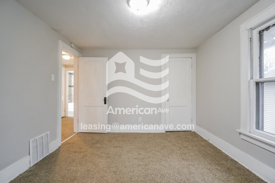 Building Photo - 247 Goodview Ave