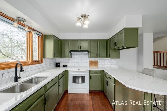 Building Photo - 4620 W 108th Pl