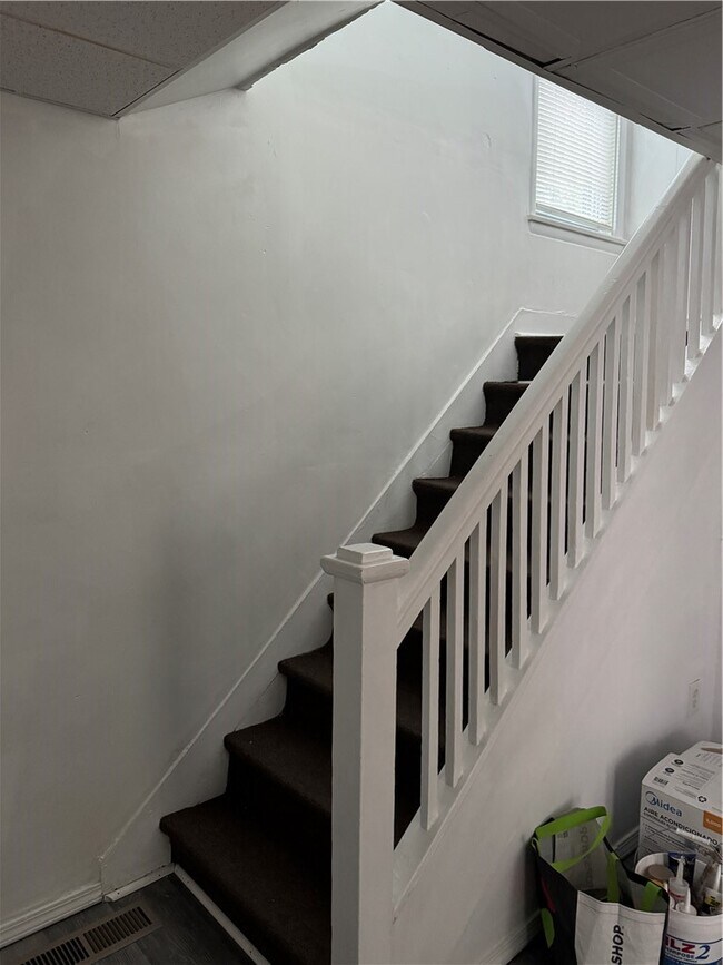 Building Photo - 239 Weyl St