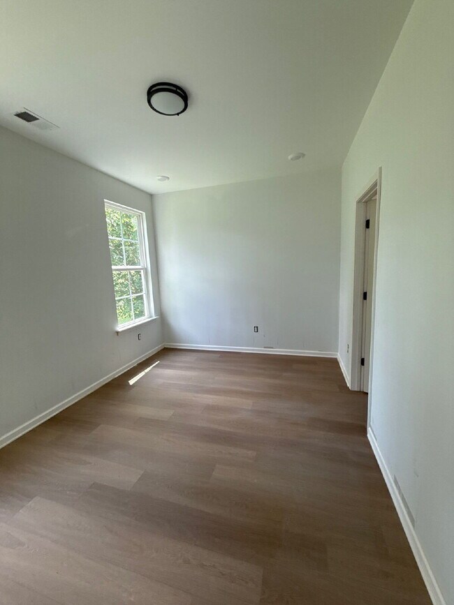 Building Photo - Fully Renovated Spacious 3BR in South Memphis – Section 8 Welcome