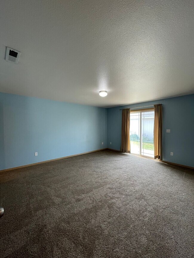 Building Photo - Spacious 1,520 Sq. Ft. Home with Open Floor Plan