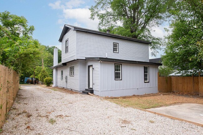 Building Photo - 114 N Guthrie Ave