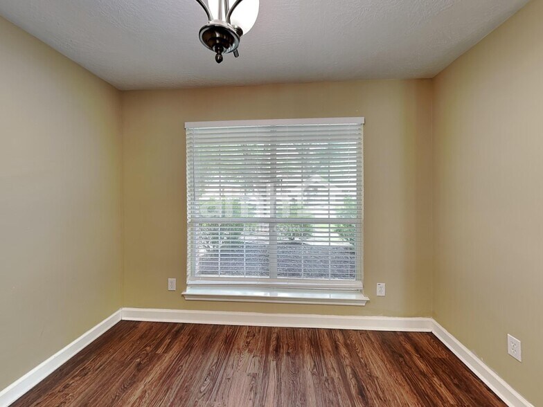 Building Photo - 26881 Armor Oaks Dr