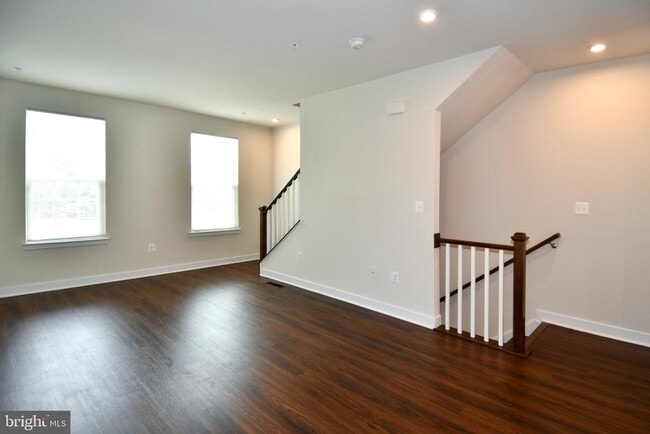 Building Photo - 4917 Crest View Dr