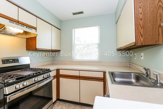 Building Photo - Beautiful 2 Bed / 2 Bath second-floor condo in Rose Hollow community!